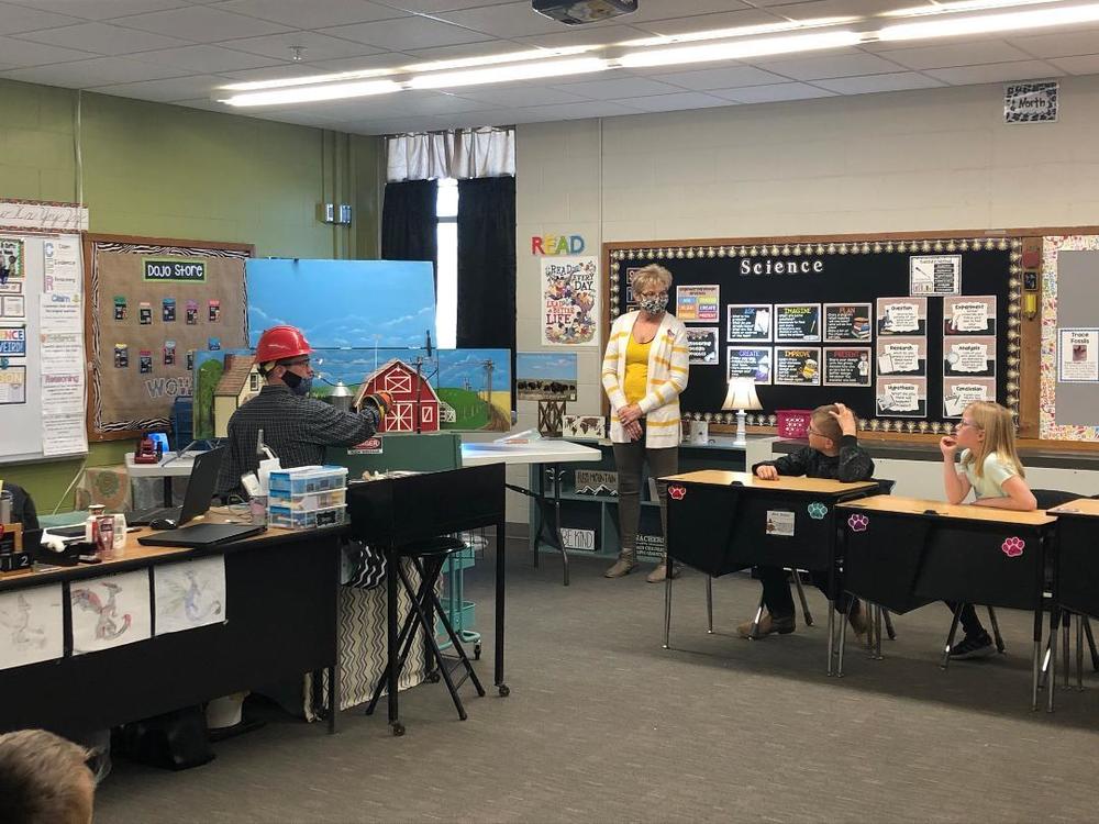 REA visits Niobrara Fourth Grade