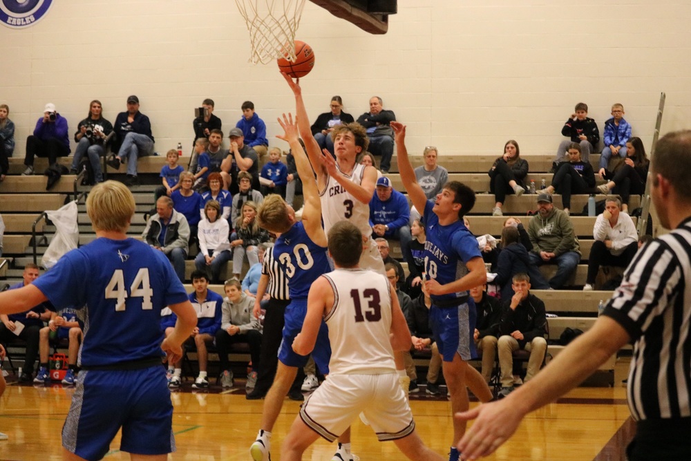 Zac Arens shoots the ball over the defense.