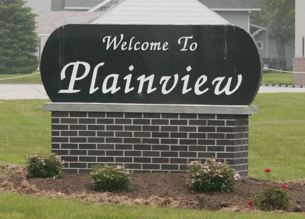 welcome to Plainview sign
