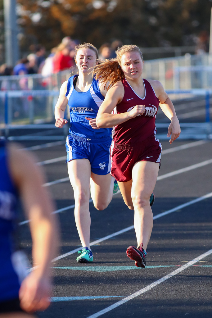 Rylie Arens races to the finish during the 800m run.