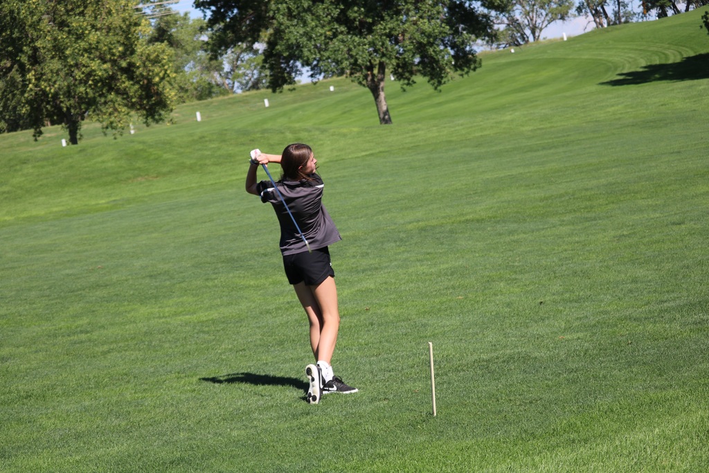 Lady Warrior golfers in back to back events