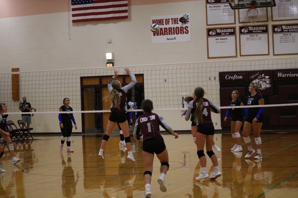 Lexi Wiebelhaus tips the ball while Jaida Allen(1) and Sammie Allen (4) look on.