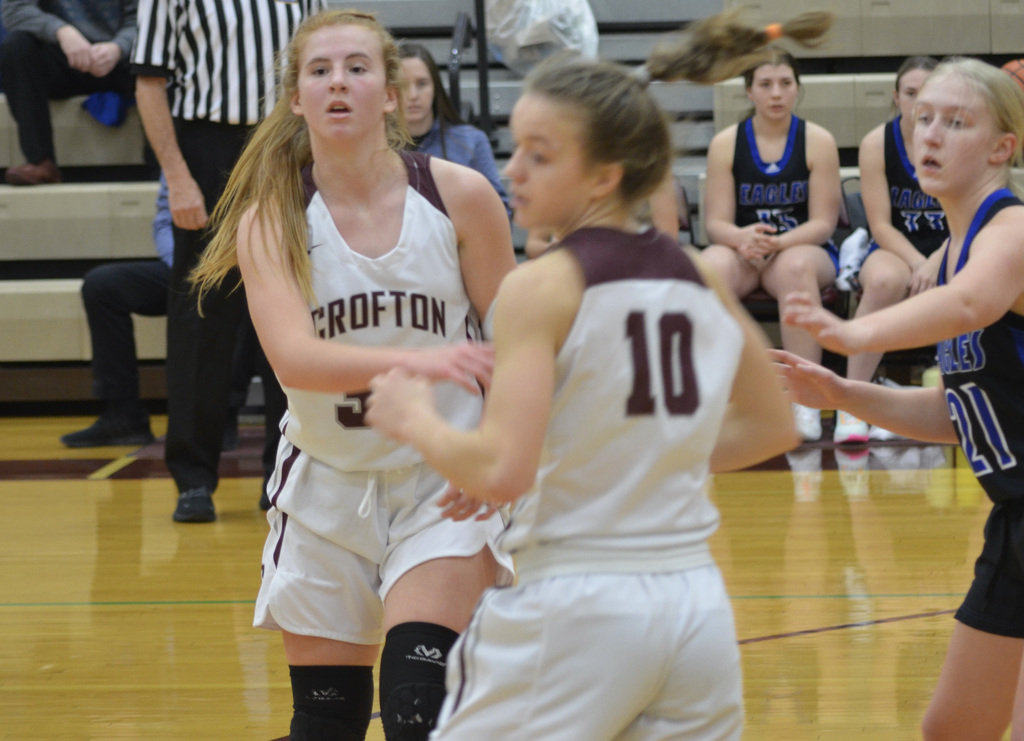 Kaylee Mauch (left) and Jordyn Arens scramble waiting for an inbound pass in the game against O'Neill.